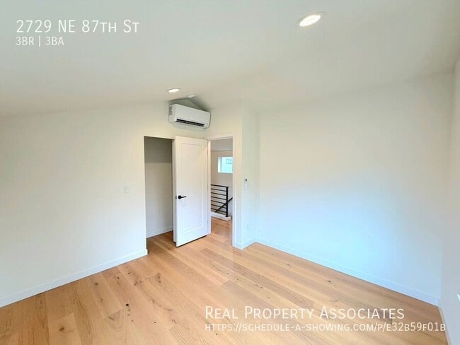 Building Photo - 2729 NE 87th St