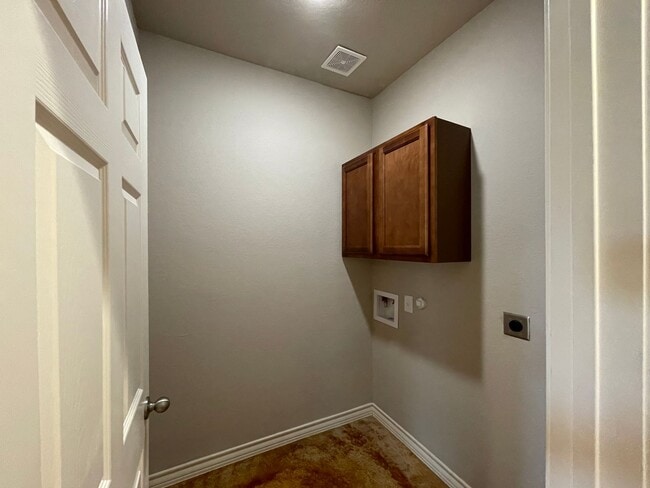 Building Photo - Townhome for rent