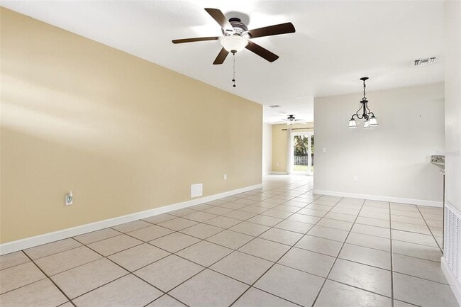 Building Photo - 125 W 5th St