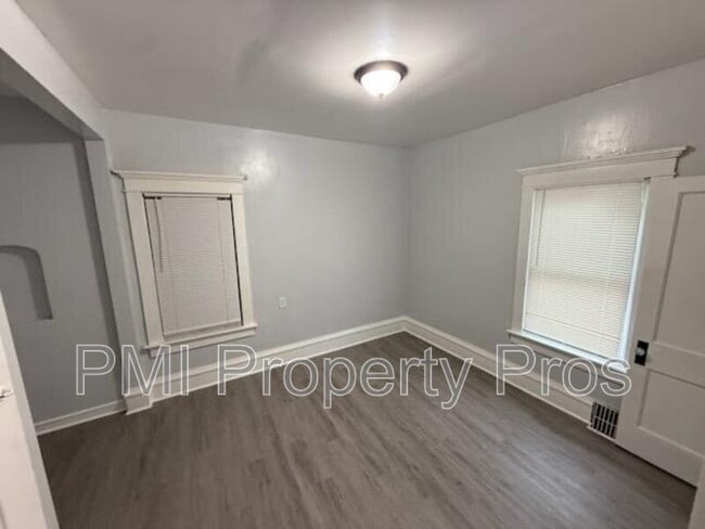 Building Photo - 3225 N 27th St