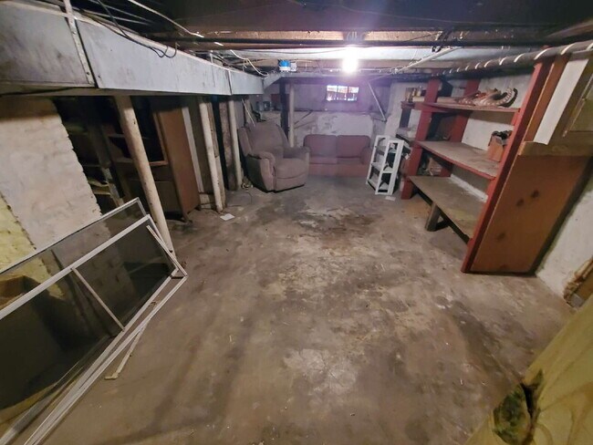 Building Photo - Renovated 2 Bedroom – First Floor Apartment in East Greenwich!