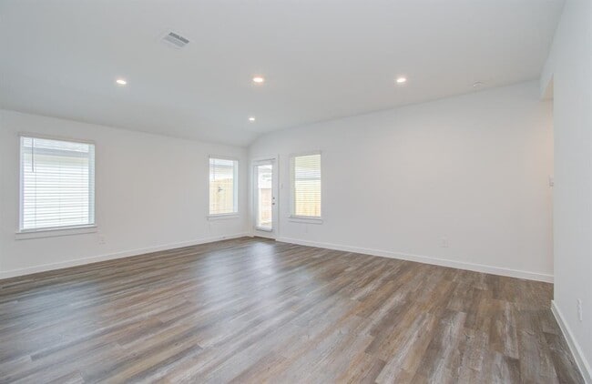 Building Photo - 8707 Shumard Oak Dr