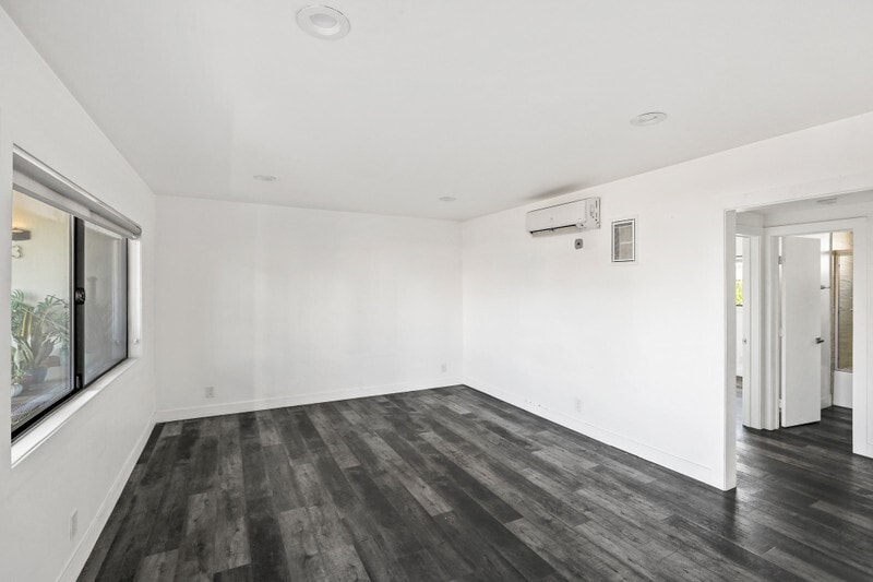 Building Photo - 215 N Fickett St