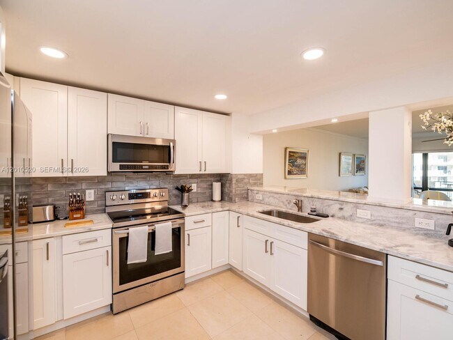 Building Photo - 5000 N Ocean Blvd