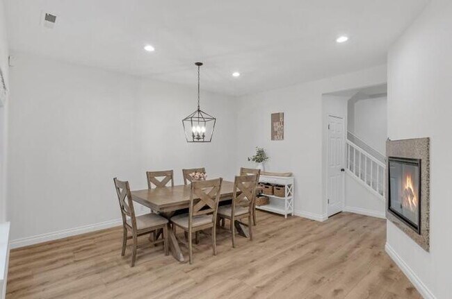 Building Photo - 3-Bed Bright Morgan Hill Home in a Desirable Neighborhood