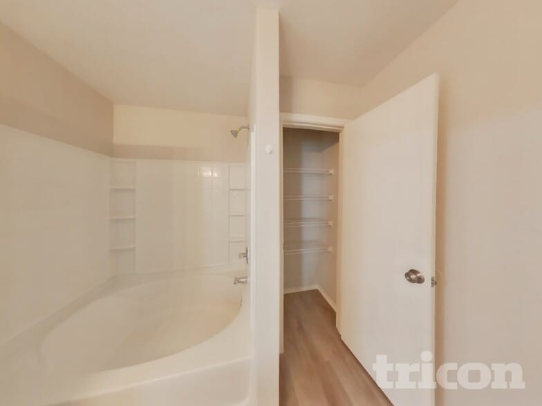 Building Photo - 8410 Stone Chase