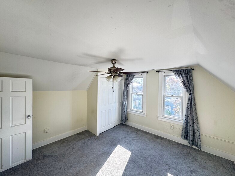 Building Photo - 103 Center St