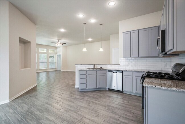 Building Photo - 3227 Fairhaven Ln