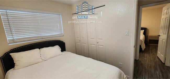 Building Photo - 515 W Pebble Beach Dr