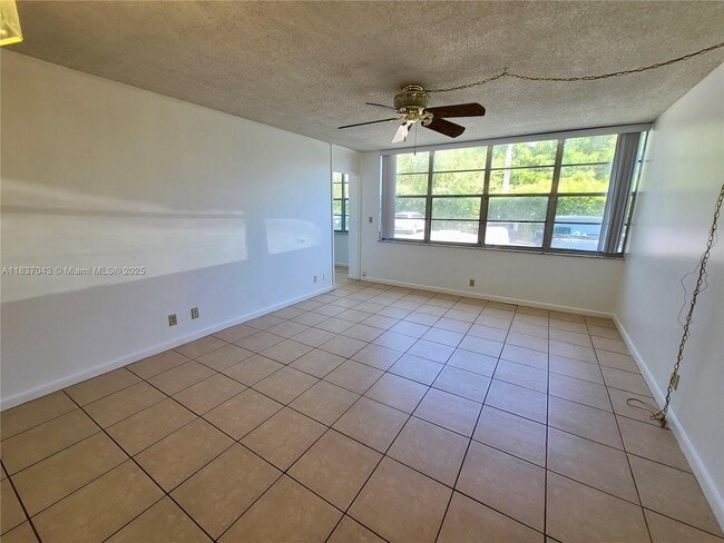 Building Photo - 2731 Taft St