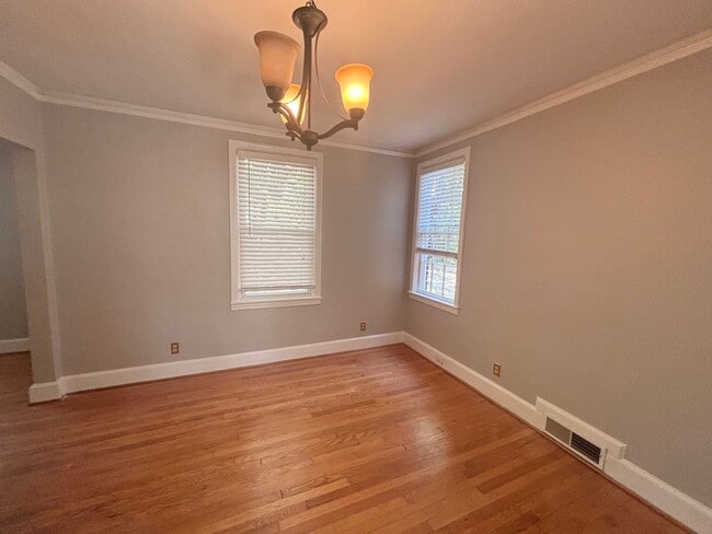 Building Photo - Forest Acres 3 Bedroom 2 Bath