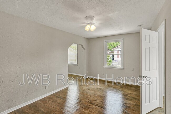 Building Photo - 8944 Jackson Ave