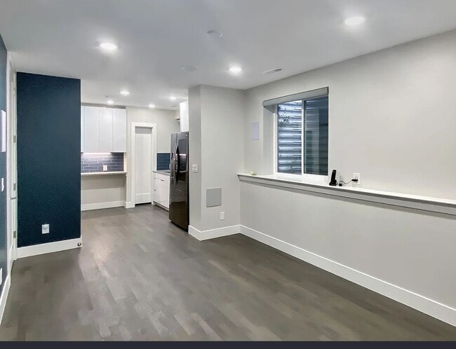 Building Photo - Modern 4BD, 3BA LoHi Townhome with Rooftop Deck