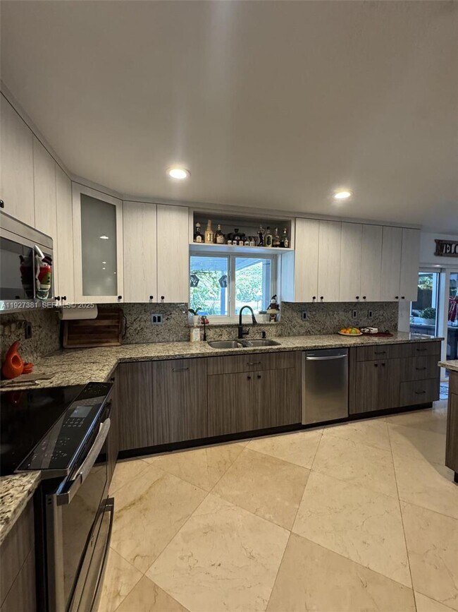 Building Photo - 10973 NW 53rd Ln