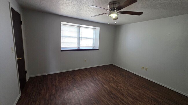 Building Photo - Edmond Rental