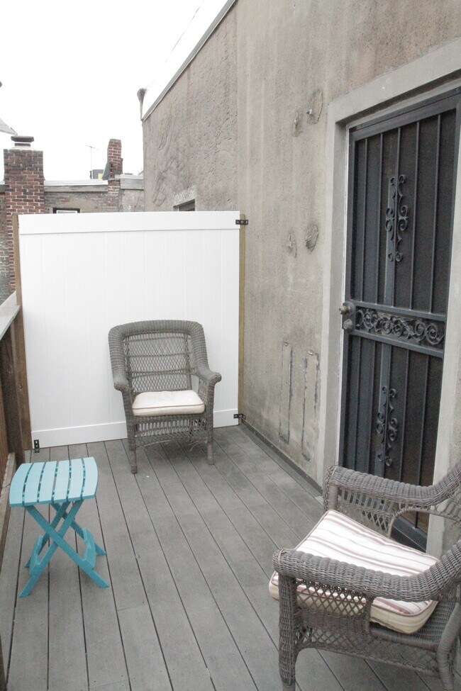 upstairs deck off top bedroom - 1609 Rodman St