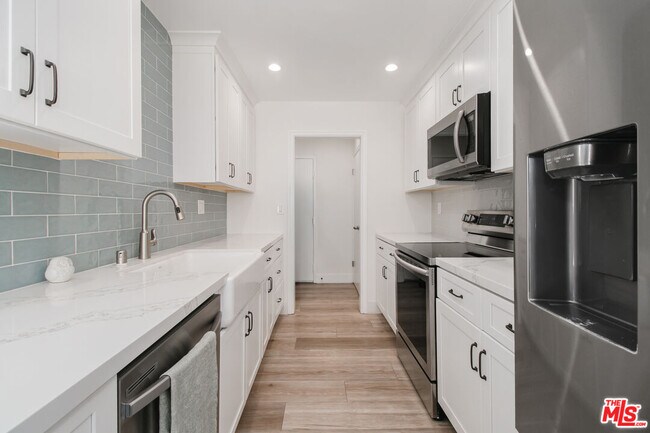 Building Photo - 1339 N Columbus Ave