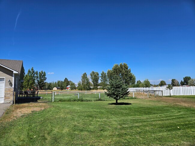 Building Photo - 4007 E 66 N