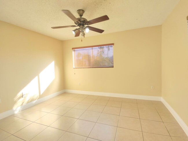 Building Photo - Spacious 2BR in Terrazas Del Sol