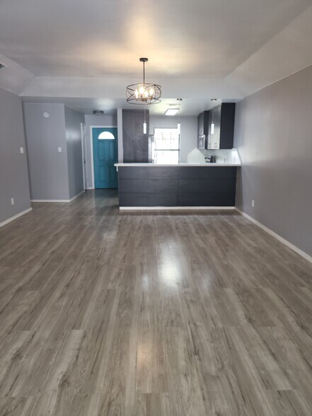 Building Photo - 2401 S Jackson Rd