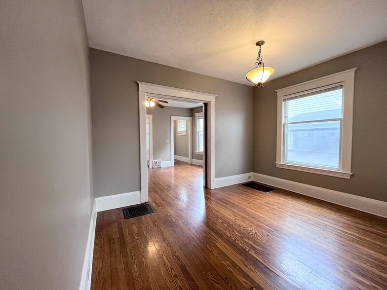 Building Photo - 709 Lafayette Ave SE