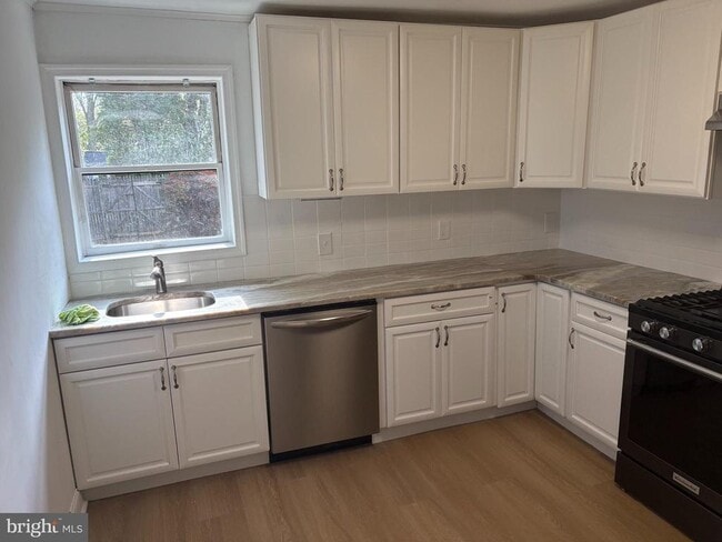 Building Photo - 213 Vernon St