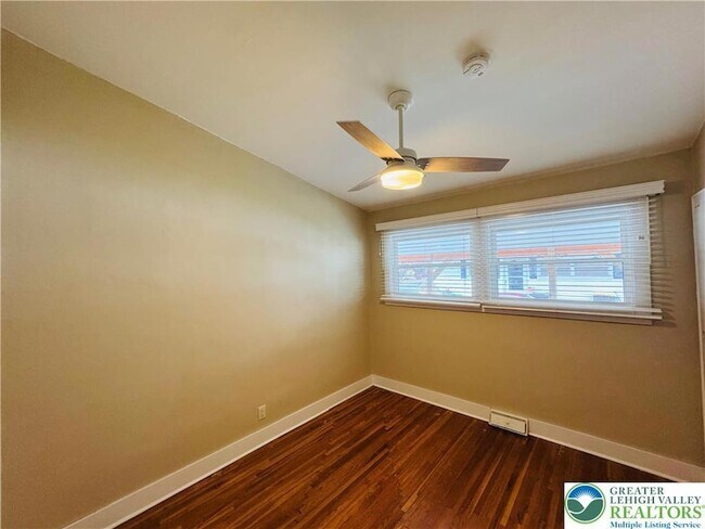 Building Photo - 1522 Elayne St