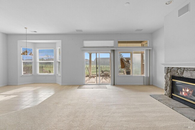 Building Photo - 139 Cedar Ridge Dr