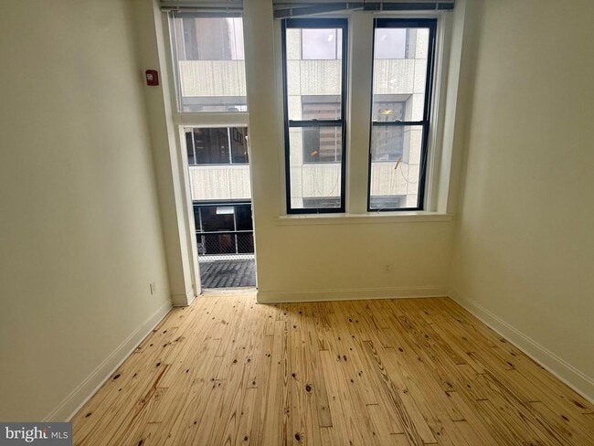 Building Photo - 1733 Chestnut St