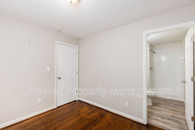 Building Photo - 7232 Naples Ave