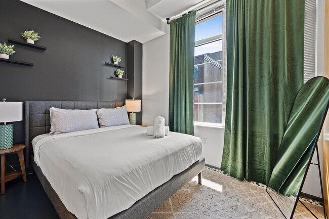 Building Photo - 160 E Berkeley St