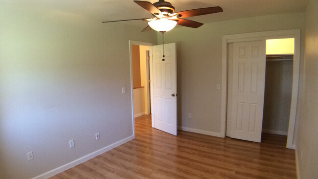Building Photo - Blacksburg 2 Bedroom Townhouse- Available ...