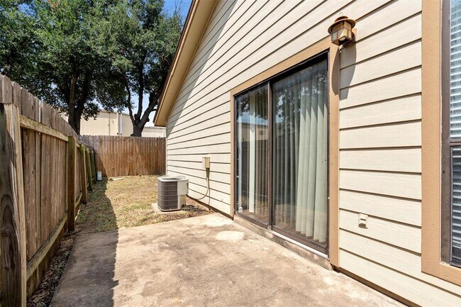 Building Photo - 12900 Hymeadow Dr