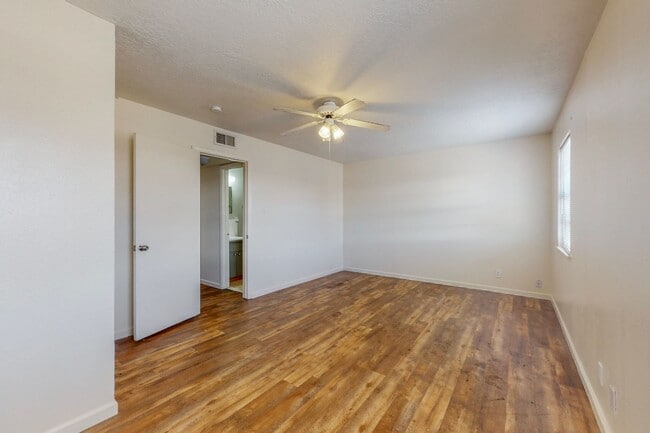 Building Photo - North Valley 3 bedroom Townhouse