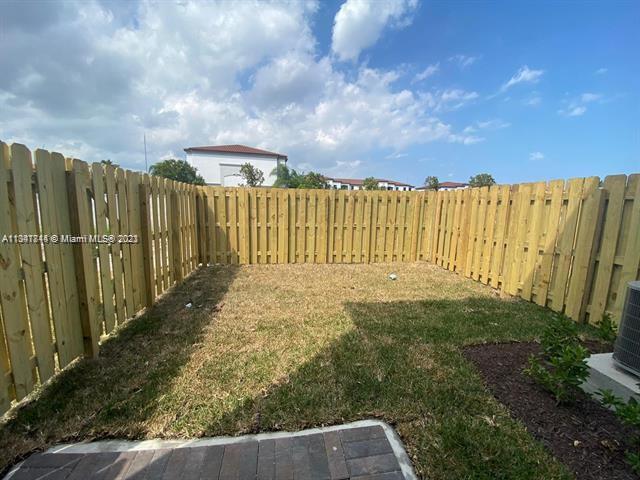 Building Photo - 575 NE 208th Terrace