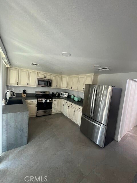 Building Photo - 68 El Toro Dr