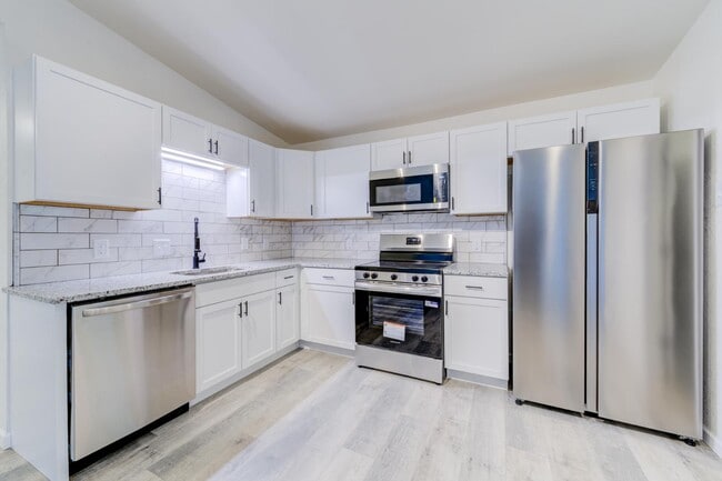Building Photo - 8301 Pepperidge Dr