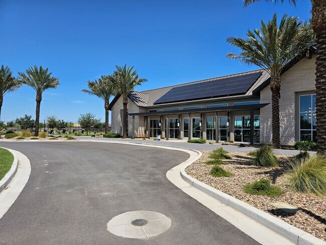 Building Photo - Wonderful new build with family fun amenities