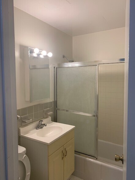 Glass Enclosed Tub & Shower - 1111 Arlington Blvd