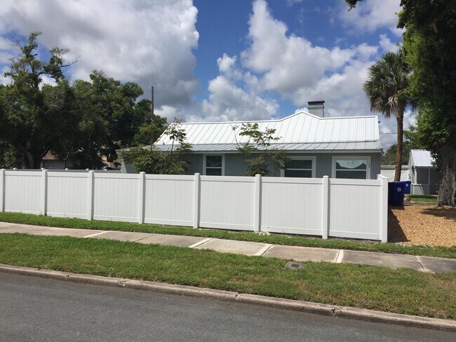 Building Photo - 1805 21st Ave