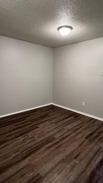 Building Photo - 210 Hendricks Blvd