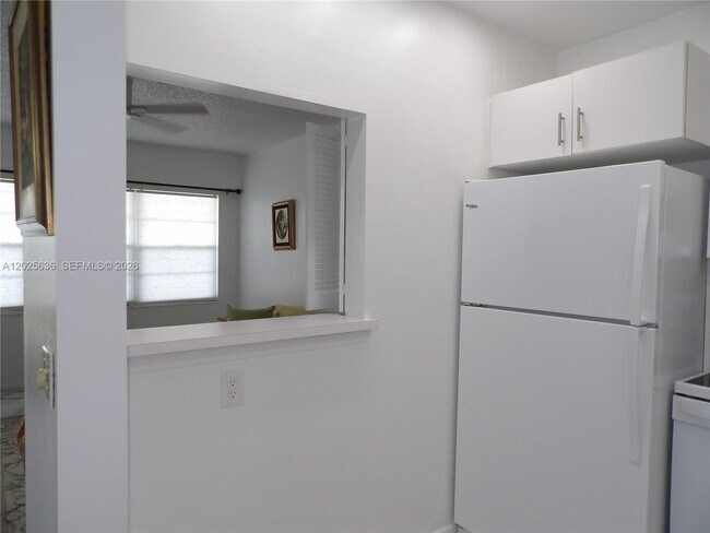 Building Photo - 77 Preston Way