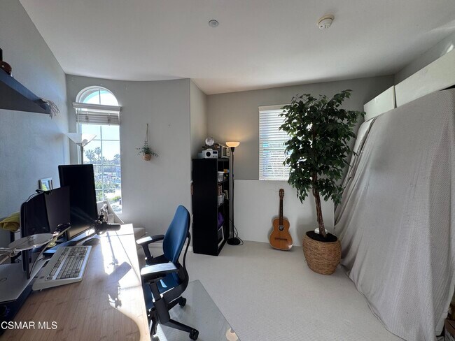 Building Photo - 243 Riverdale Ct