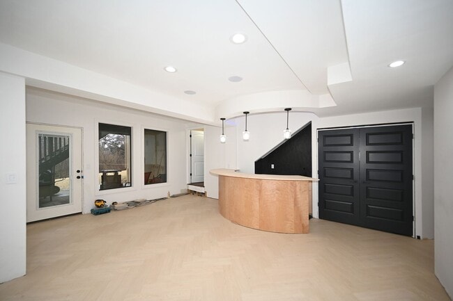 Building Photo - Beautiful 4 Bedroom, 3 Bath, Single Family...