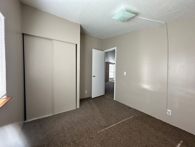 Building Photo - 15517 Riveredge Rd