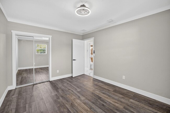 Building Photo - 108 SW 24th Ave