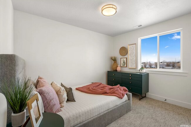 Building Photo - Beautiful Townhome 4 bd & 3.5 bath in American Fork