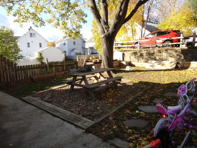 Building Photo - 177 E Pearl St