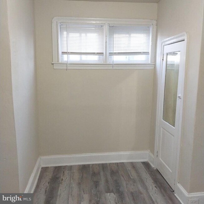 Building Photo - 2846 W Wishart St