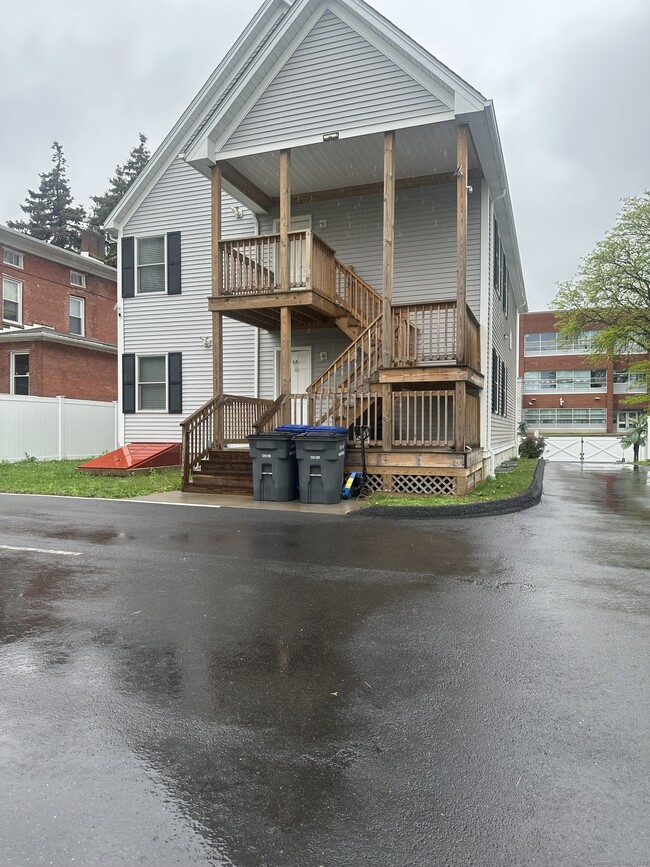 Building Photo - 76 Edwards St